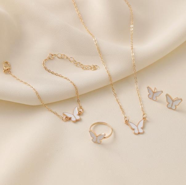Schmuckset „Goldene Schmetterling“ | Hochwertige Geschenkbox für sie | Ideale Überraschung
